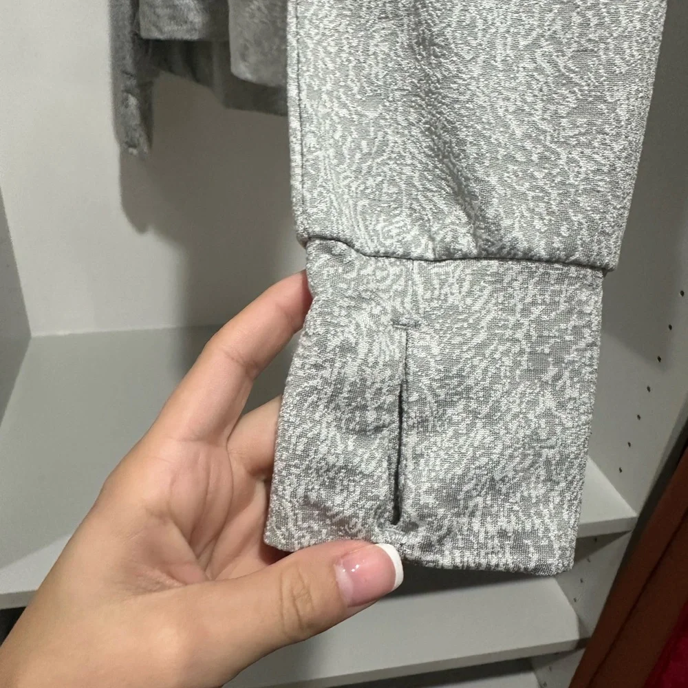 Mondetta Light Gray Patterned Pullover - Picture 5 of 5